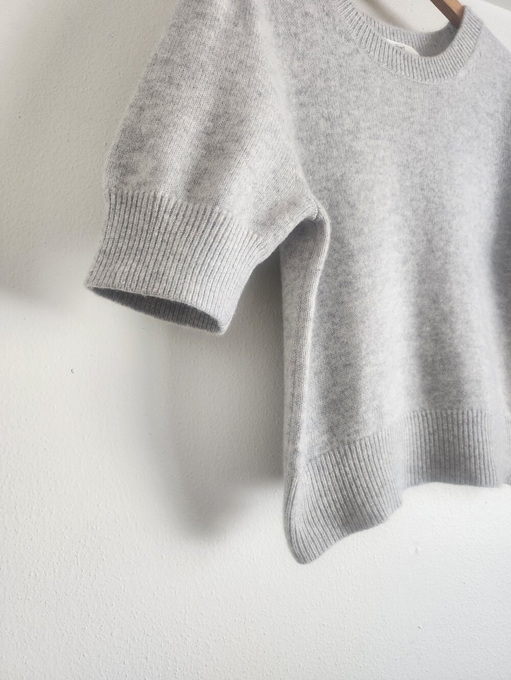 Wilfred Aritzia Cherub Gray Wool Cashmere Short Sleeve Knit Top Size M - Picture 5 of 15